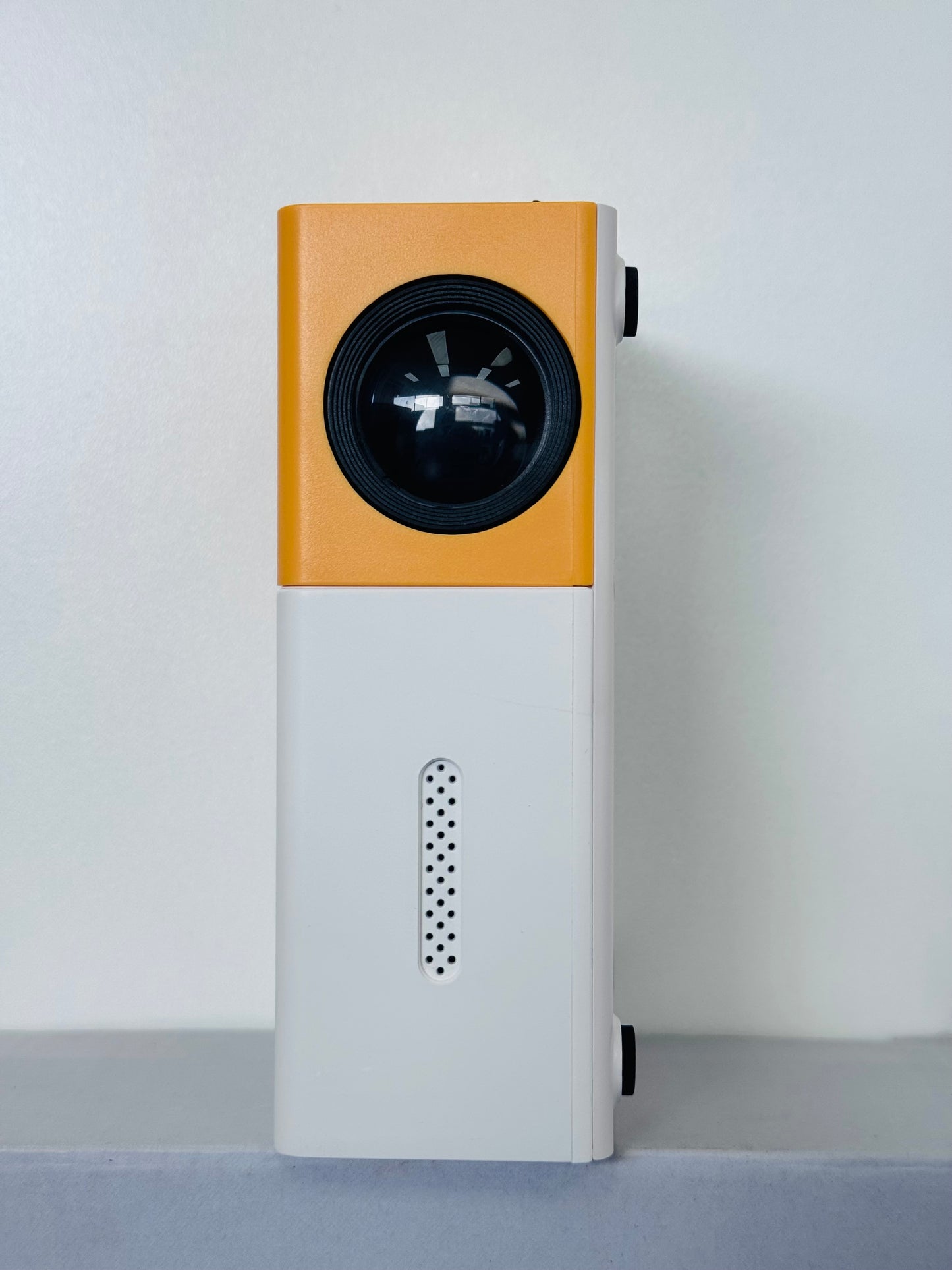 HIGH RESOLUTION LED PROJECTOR